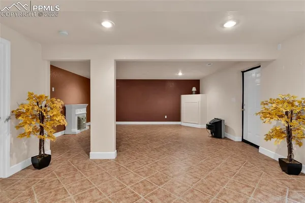 $750,000 | 8 Pasadena Drive, Pueblo, CO 81005