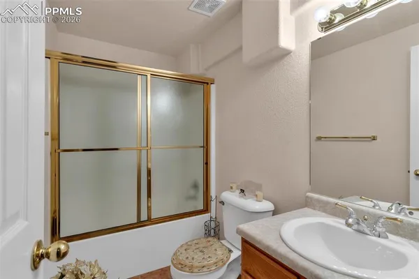 $750,000 | 8 Pasadena Drive, Pueblo, CO 81005