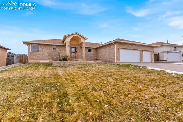 $750,000 | 8 Pasadena Drive, Pueblo, CO 81005