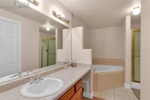 $750,000 | 8 Pasadena Drive, Pueblo, CO 81005