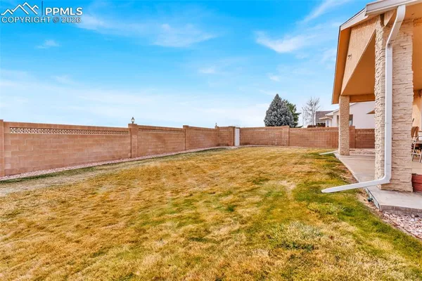 $750,000 | 8 Pasadena Drive, Pueblo, CO 81005