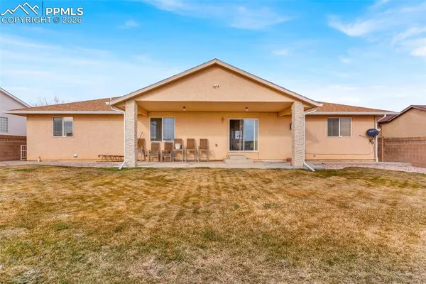 $750,000 | 8 Pasadena Drive, Pueblo, CO 81005