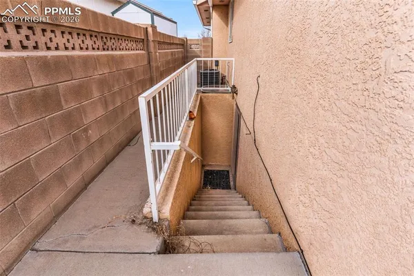 $750,000 | 8 Pasadena Drive, Pueblo, CO 81005