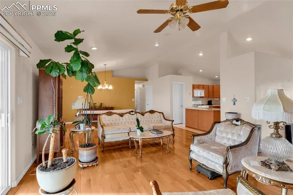 $750,000 | 8 Pasadena Drive, Pueblo, CO 81005