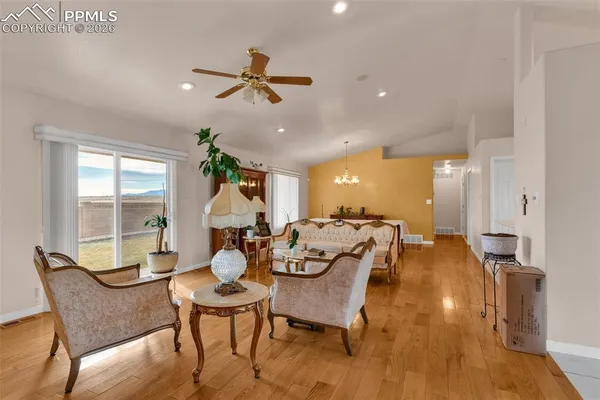$750,000 | 8 Pasadena Drive, Pueblo, CO 81005