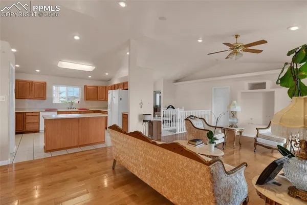 $750,000 | 8 Pasadena Drive, Pueblo, CO 81005