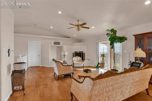 $750,000 | 8 Pasadena Drive, Pueblo, CO 81005