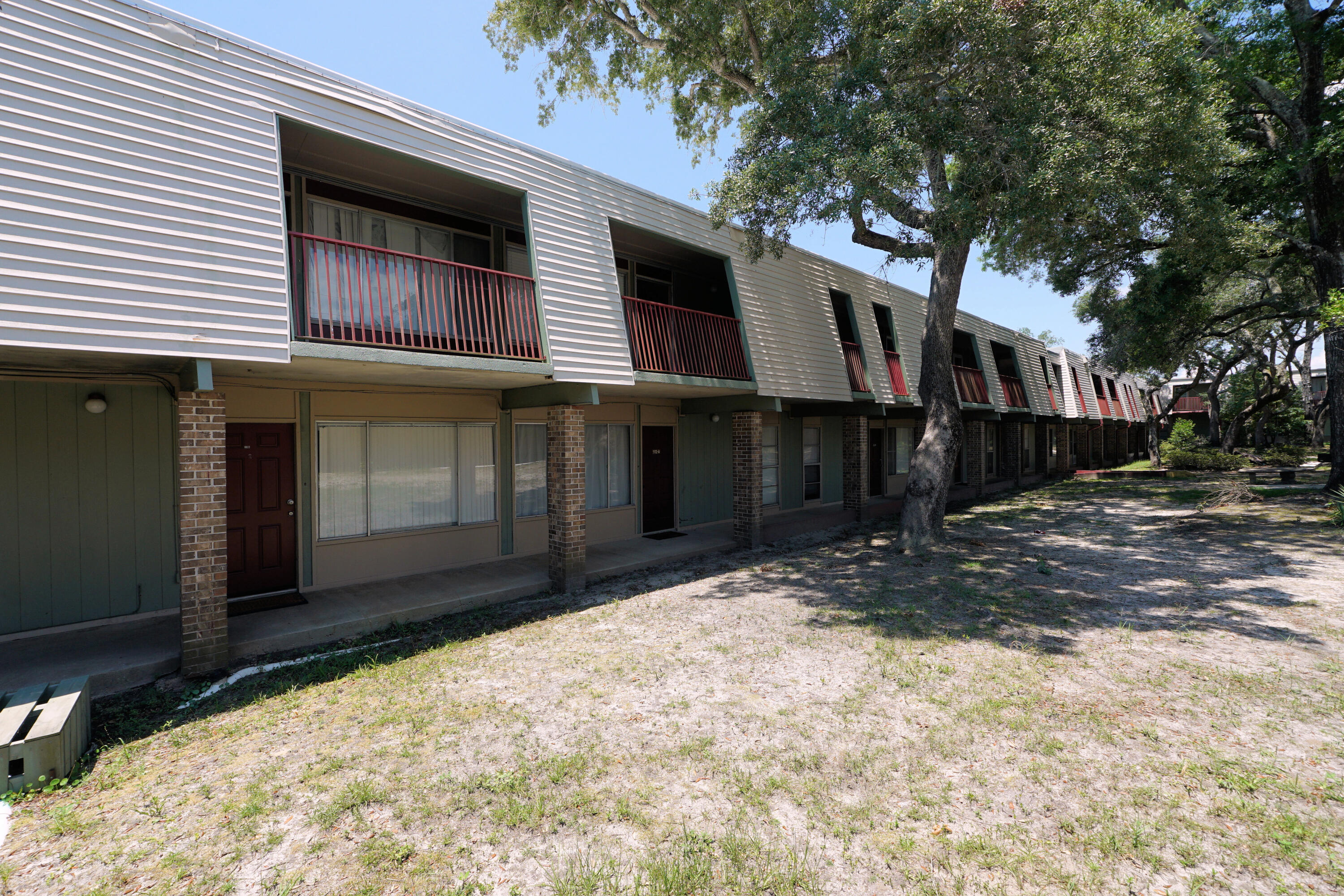 210 Pelham Road, Unit 212A Fort Walton Beach, FL 32547 - Photo 33 of 34 Court yard