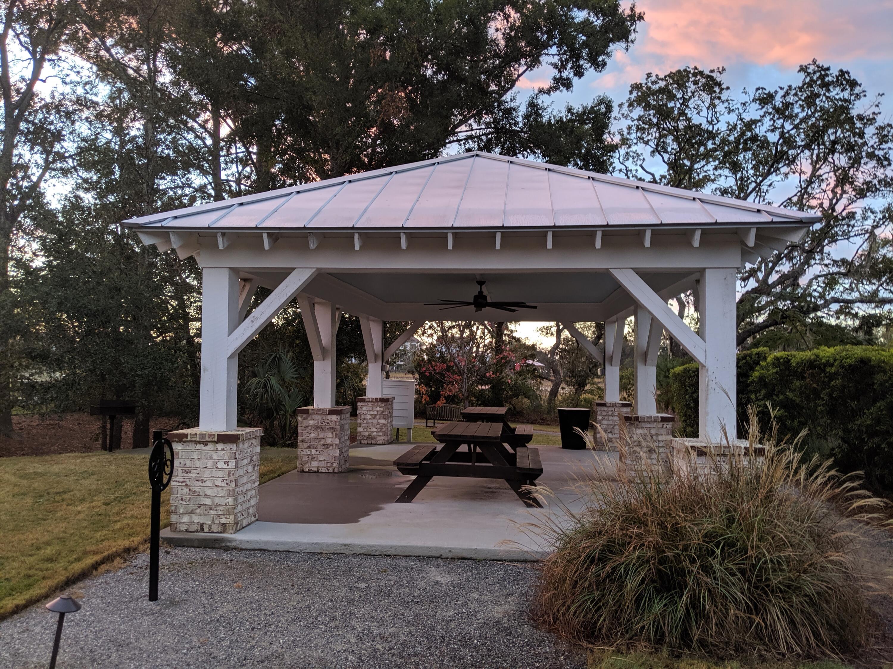 1582 Charming Nancy Road Charleston, SC 29412 - Photo 10 of 11 Picnic area
