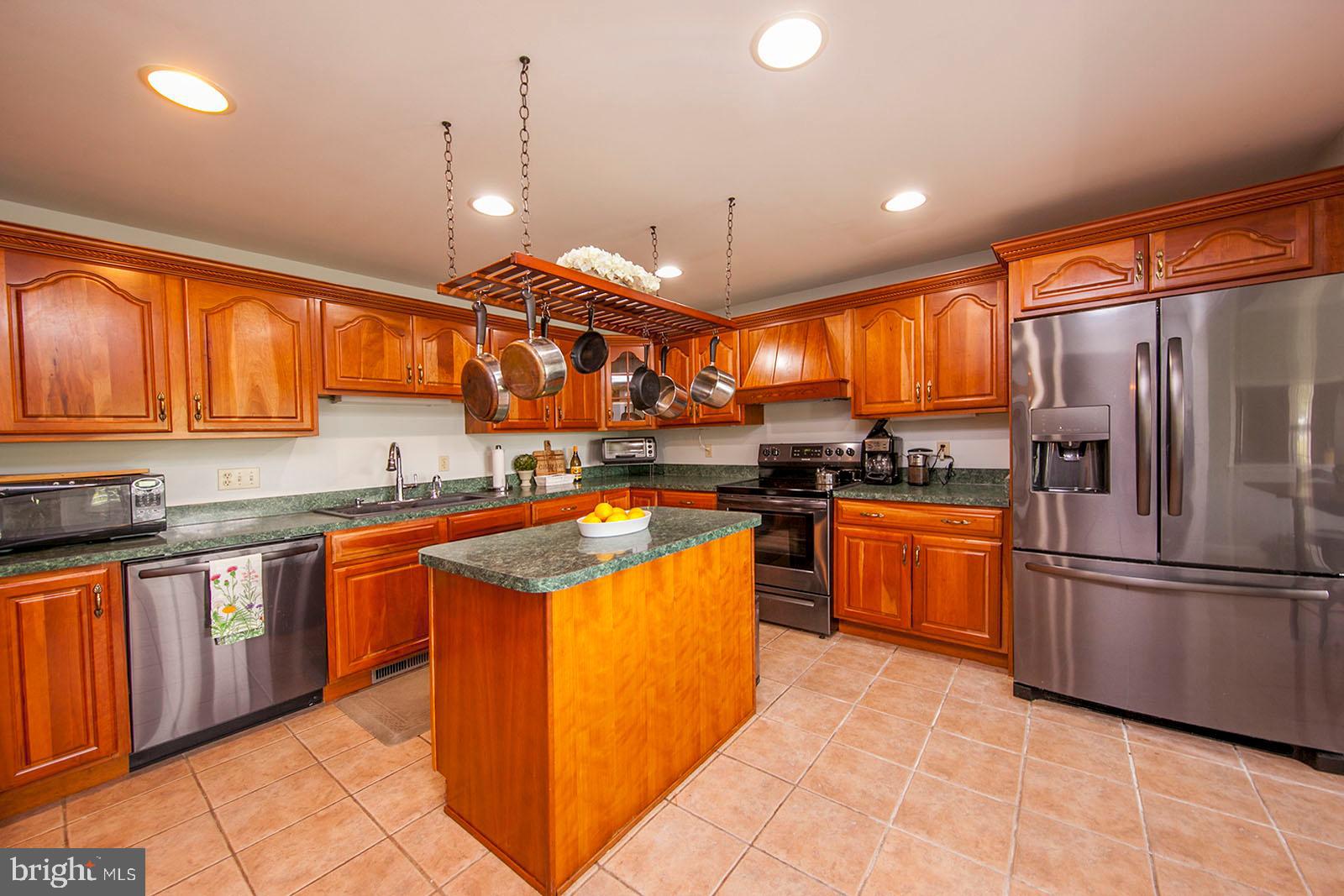 1379 Cedar Grove Road Winchester, VA 22603 - Photo 8 of 57 Kitchen, stainless appliances