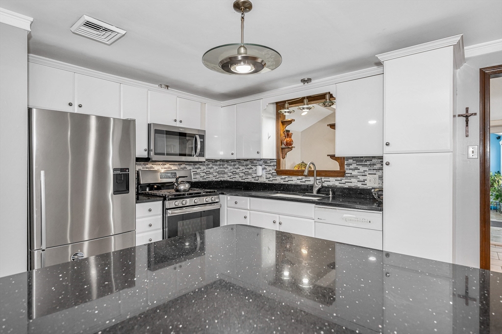 439 Butman Road Lowell, MA 01852 - Photo 9 of 42 Gallery Image 9