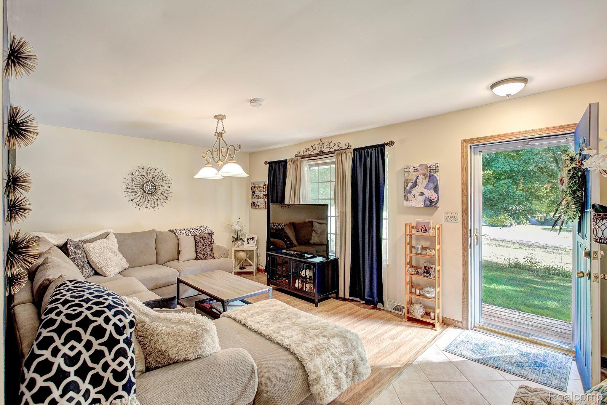 2611 Bullard Road Hartland, MI 48353 - Photo 5 of 33 19.jpg