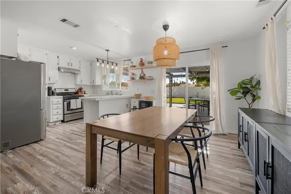$389,999 | 15456 Dale Evans Parkway, Apple Valley, CA 92307