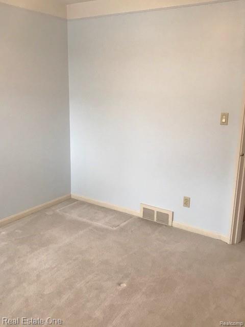 8981 Leverne Redford, MI 48239 - Photo 7 of 9