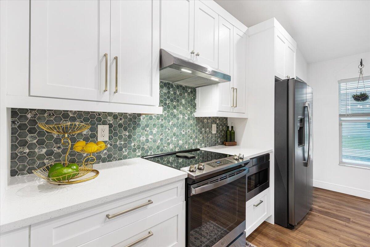 2484 Southwest Century Way Stuart, FL 34997 - Photo 12 of 56 Kitchen