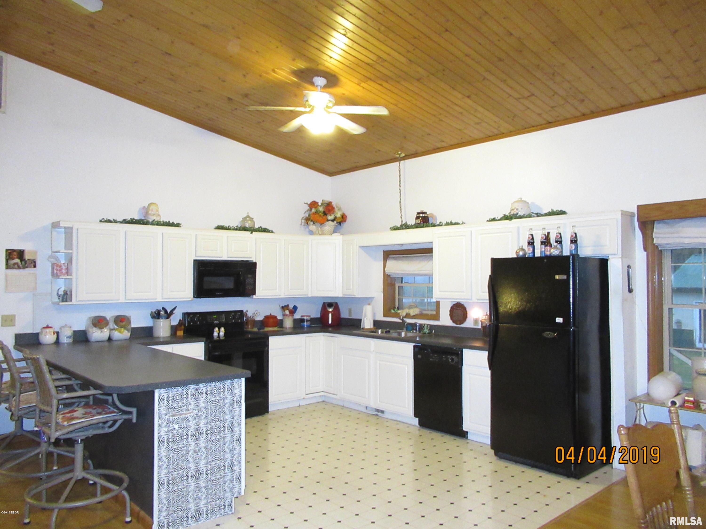 98 East Church Street Raleigh, IL 62977 - Photo 7 of 38