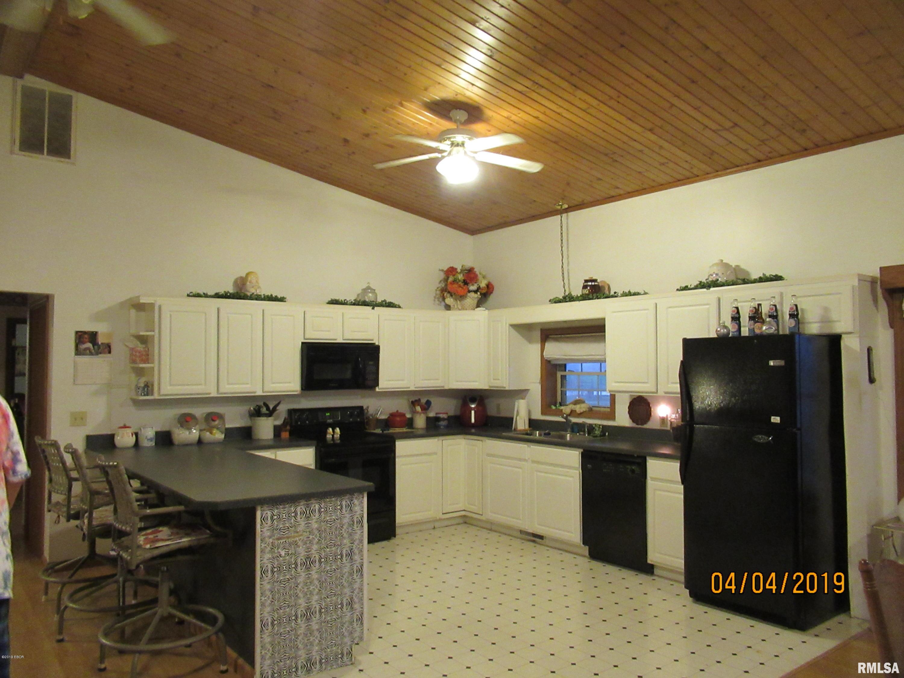 98 East Church Street Raleigh, IL 62977 - Photo 9 of 38