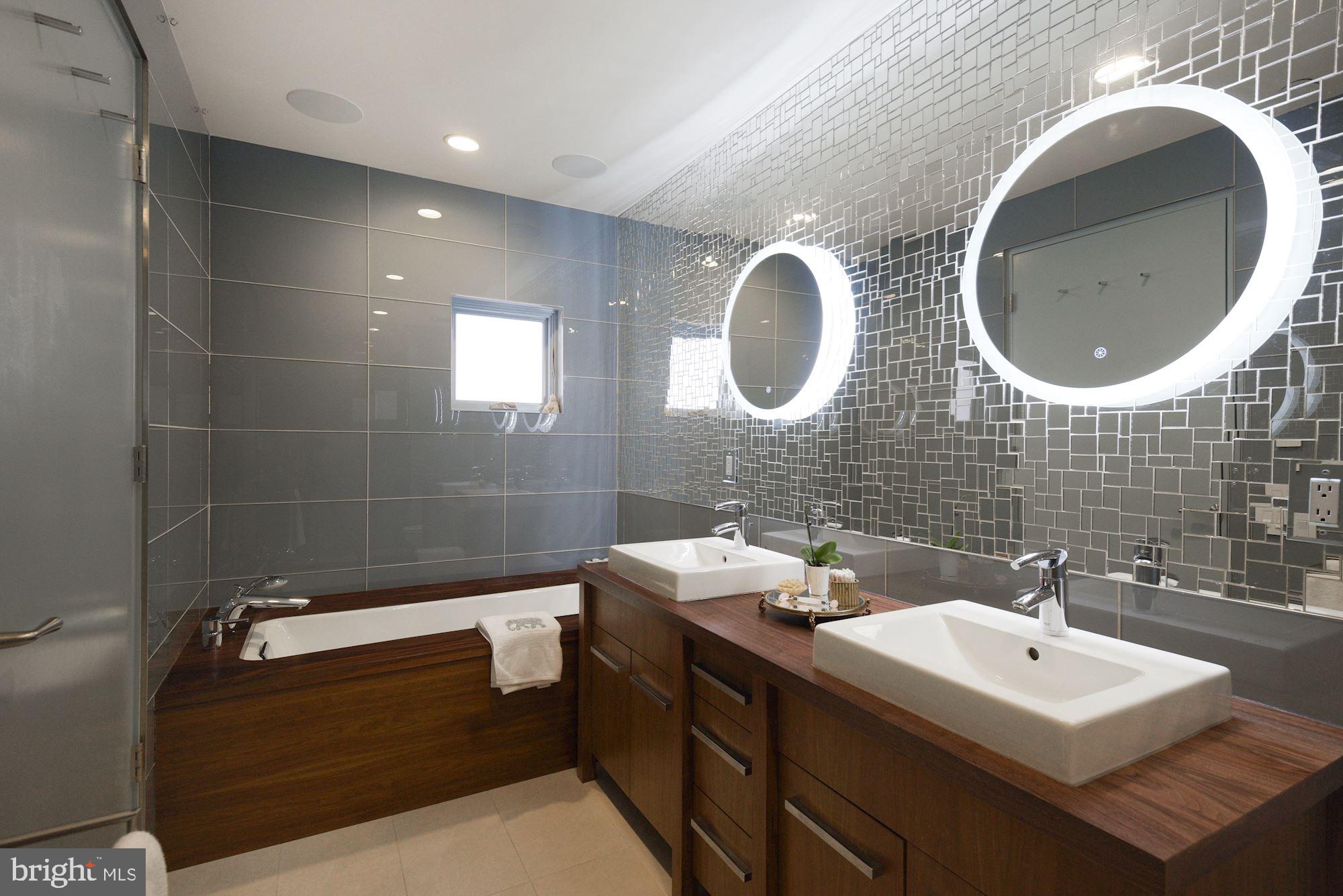6301 West Halbert Road Bethesda, MD 20817 - Photo 26 of 55 Master Bathroom Tub