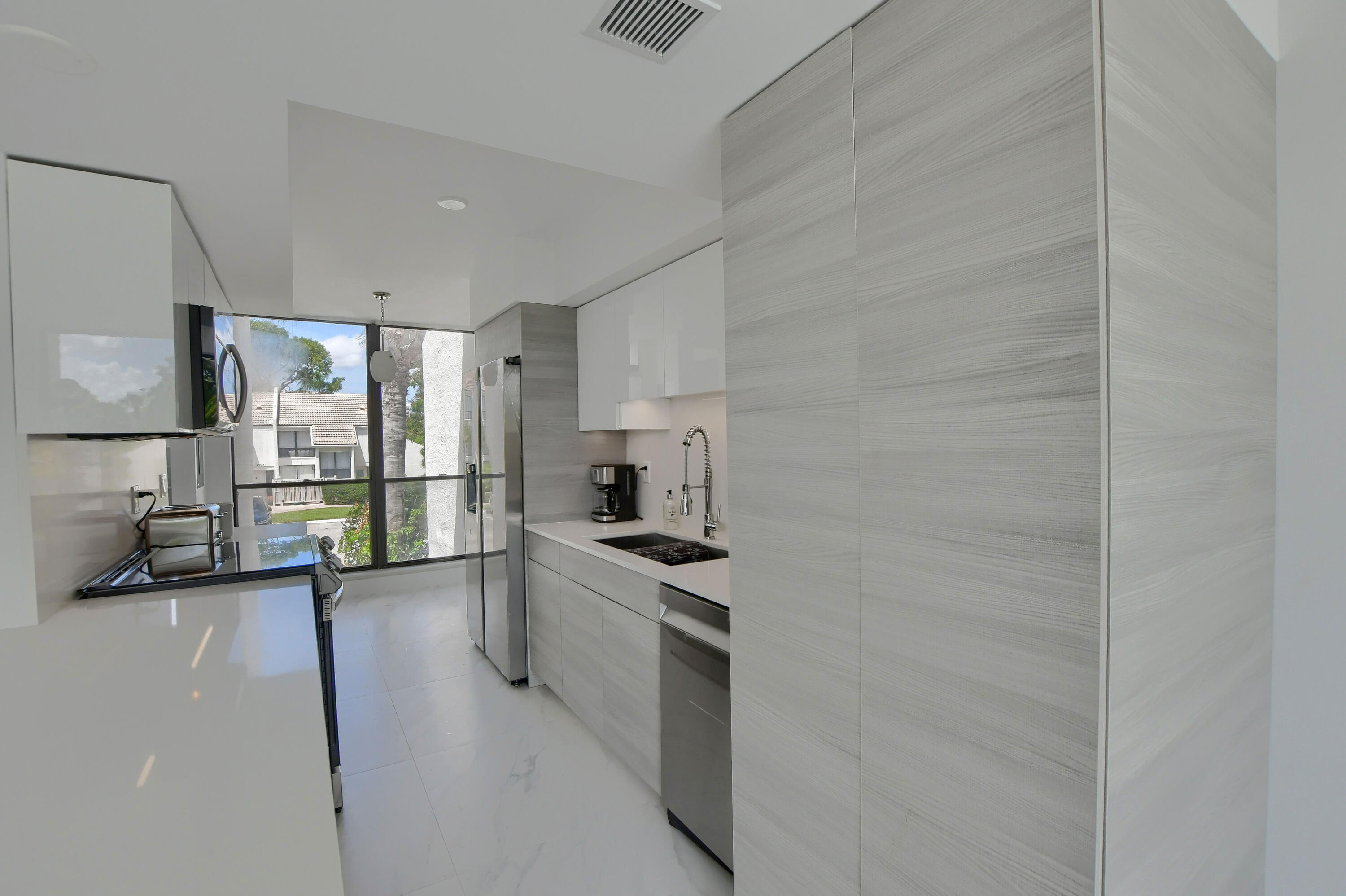 904 Bridgewood Place Boca Raton, FL 33434 - Photo 4 of 23 19_ebf_3625-hdr(5)
