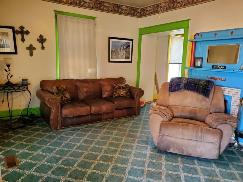 1200 Anderson Street Bristol, TN 37620 - Photo 5 of 11 Living Room