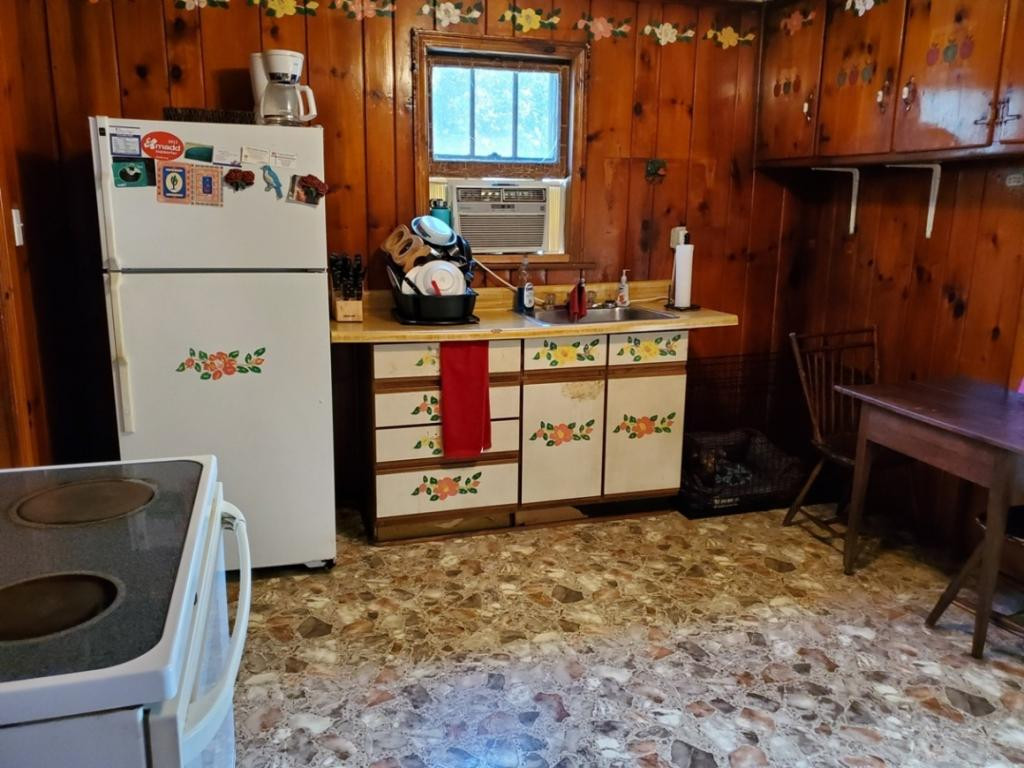 1200 Anderson Street Bristol, TN 37620 - Photo 7 of 11 Kitchen