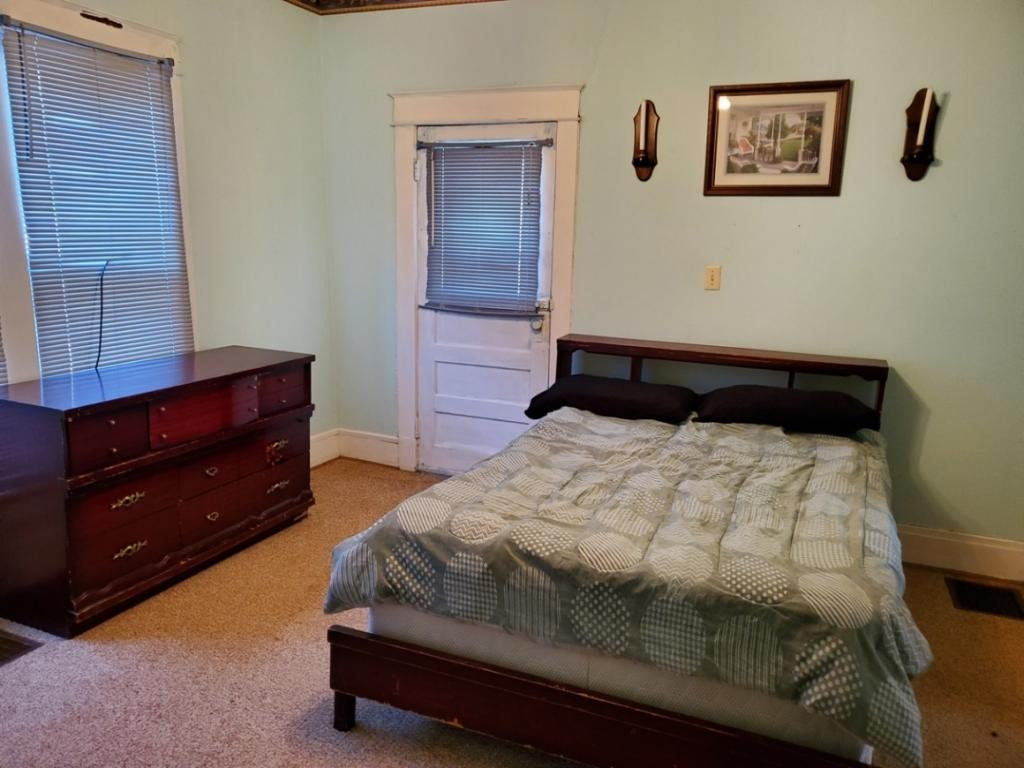 1200 Anderson Street Bristol, TN 37620 - Photo 8 of 11 Master Bedroom