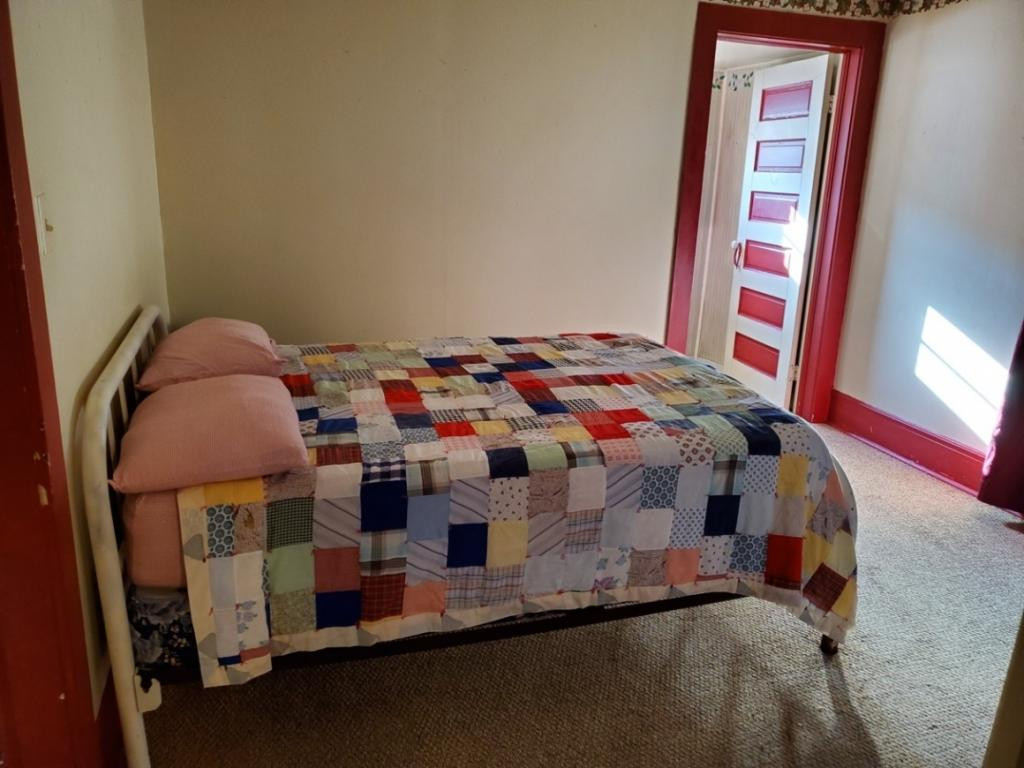 1200 Anderson Street Bristol, TN 37620 - Photo 9 of 11 Guest Bedroom