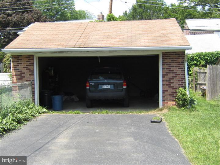 524 Paddock Road Havertown, PA 19083 - Photo 3 of 15 a house with a outdoor space