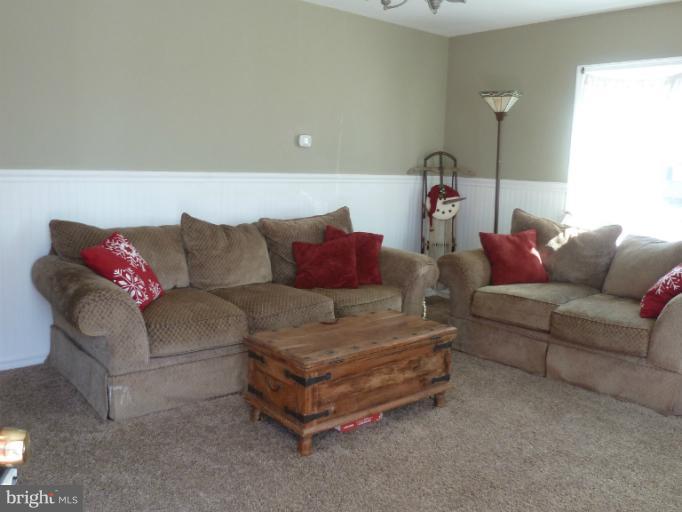 17008 Broadfording Road Hagerstown, MD 21740 - Photo 19 of 27 Living Room