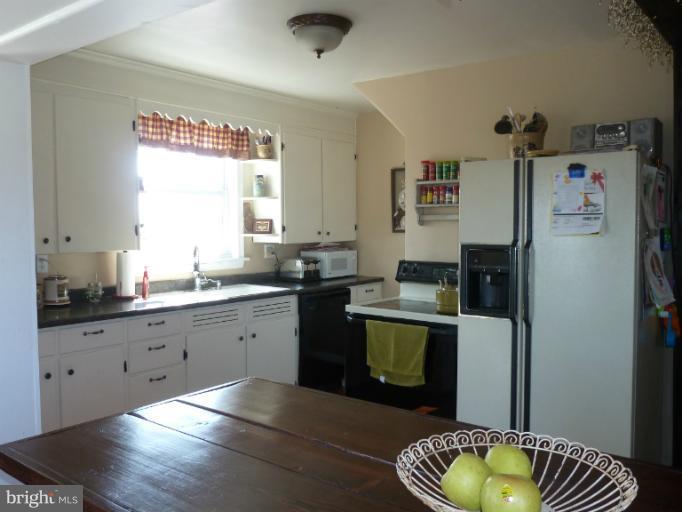17008 Broadfording Road Hagerstown, MD 21740 - Photo 23 of 27 Kitchen