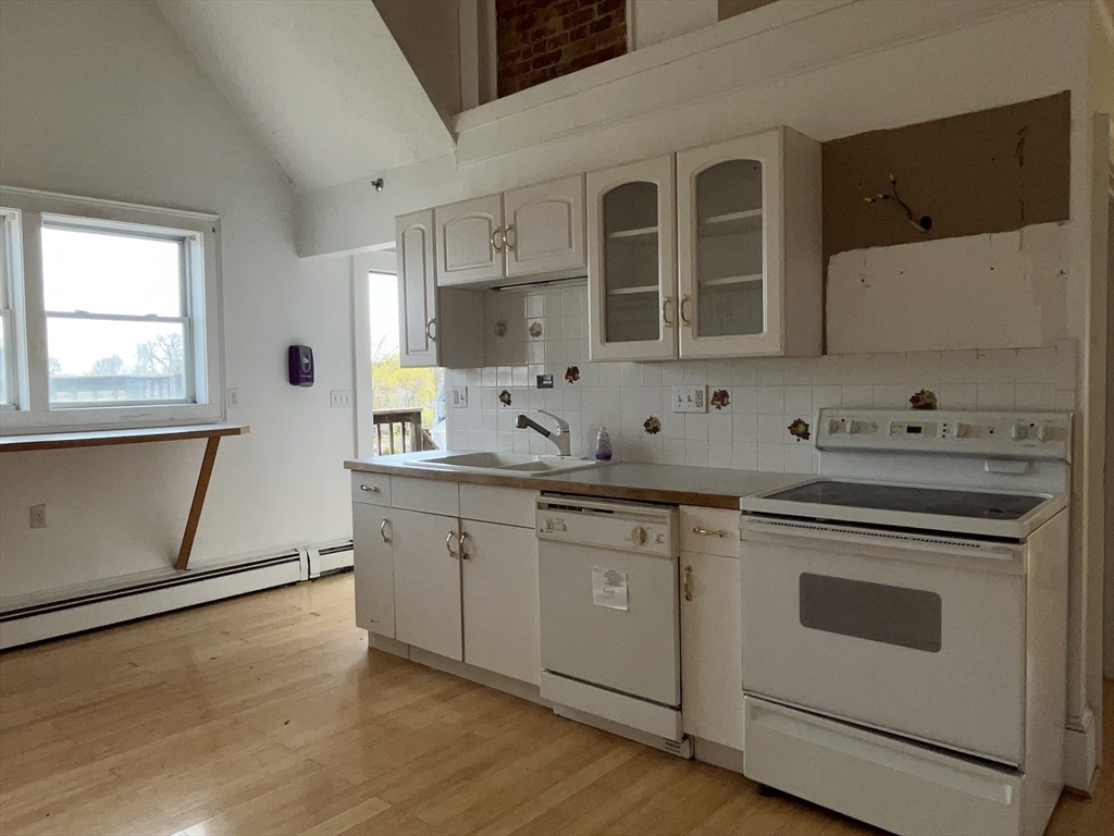 13 Portland Street, Unit 4 Lynn, MA 01902 - Photo 7 of 18