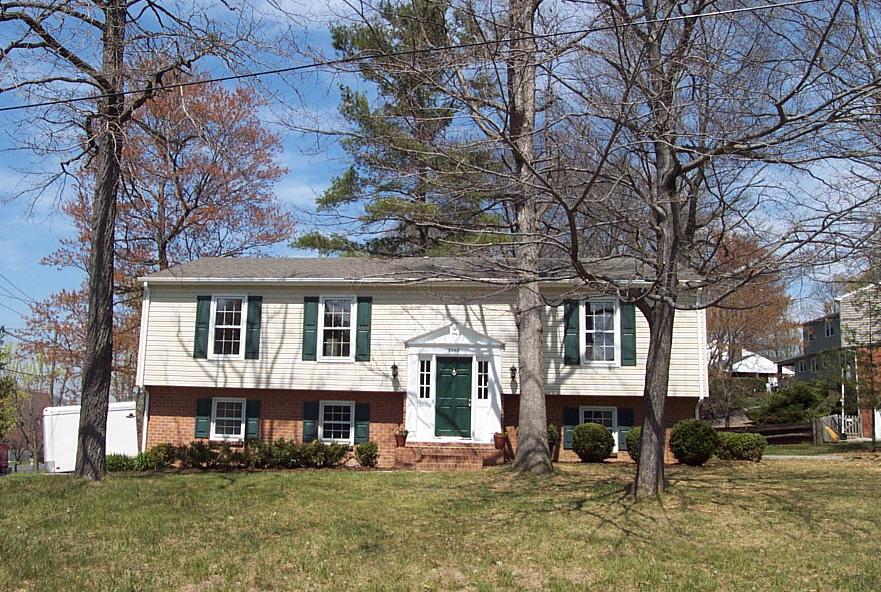 5746 Merriman Road Roanoke, VA 24018 - Photo 1 of 5 5746 Merriman