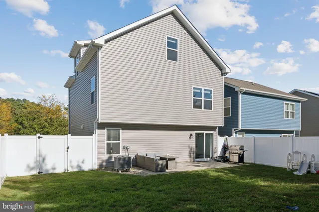 a view of a back yard of the house