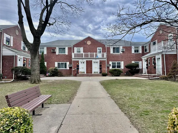 $3,000 | 255-55 75th Avenue, Unit GV31 | Glen Oaks