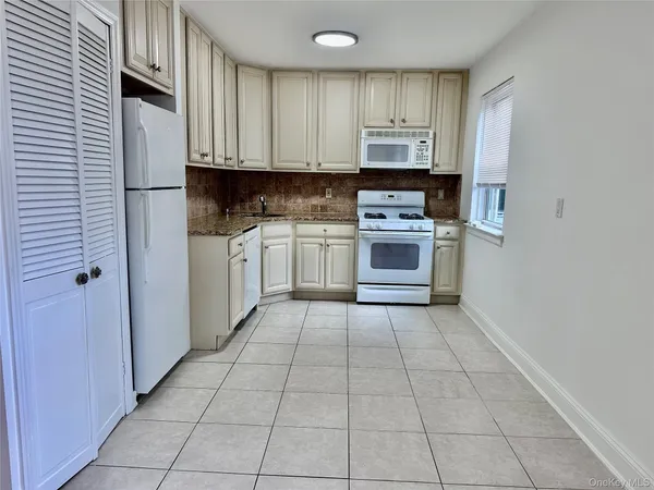 $3,000 | 255-55 75th Avenue, Unit GV31 | Glen Oaks