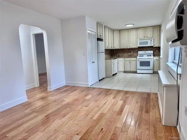 $3,000 | 255-55 75th Avenue, Unit GV31 | Glen Oaks
