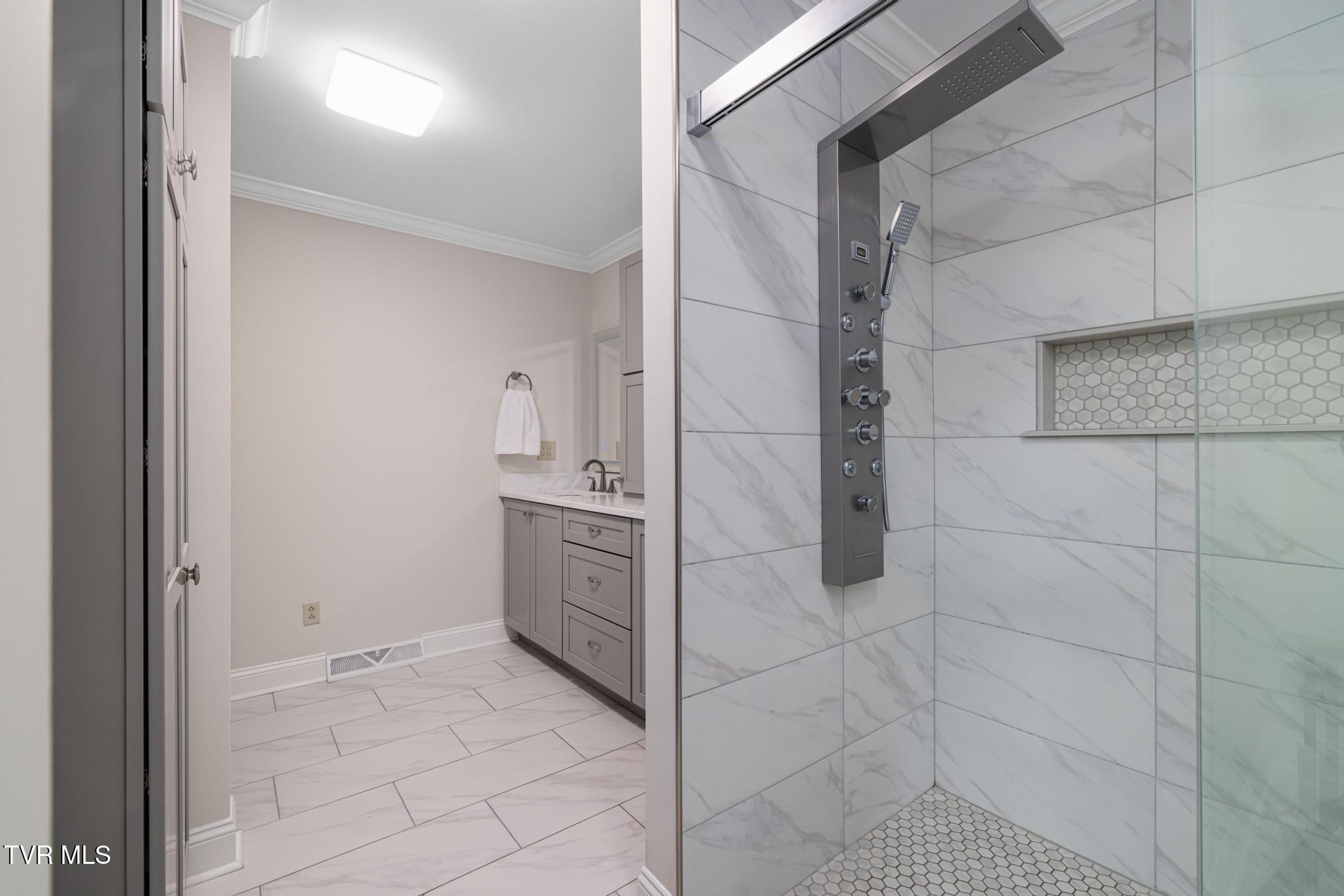 1006 Friar Tuck Road Johnson City, TN 37604 - Photo 28 of 57 Walk-in tile shower