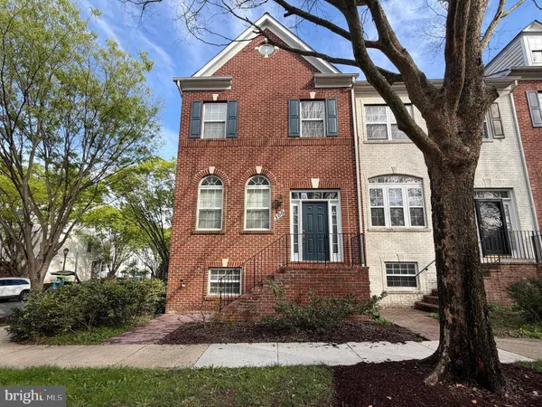 $3,600 | 300 Garden View Square, Rockville, MD 20850