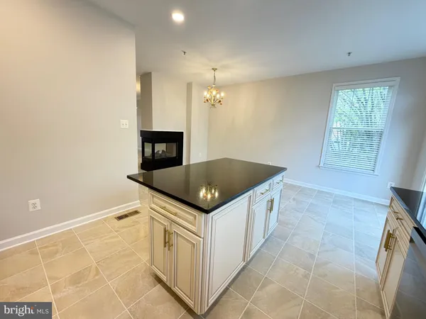 $3,600 | 300 Garden View Square, Rockville, MD 20850