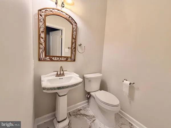 $3,600 | 300 Garden View Square, Rockville, MD 20850