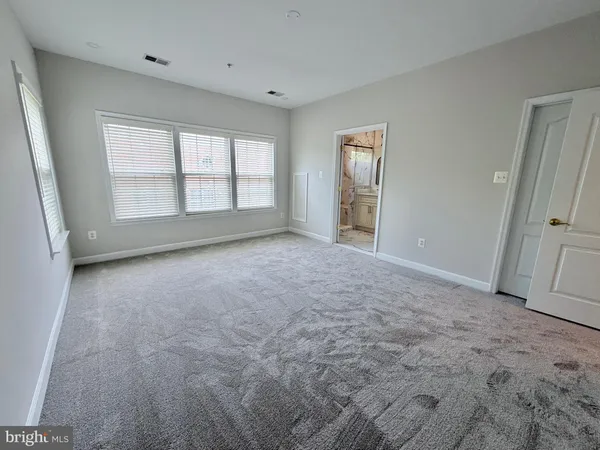 $3,600 | 300 Garden View Square, Rockville, MD 20850