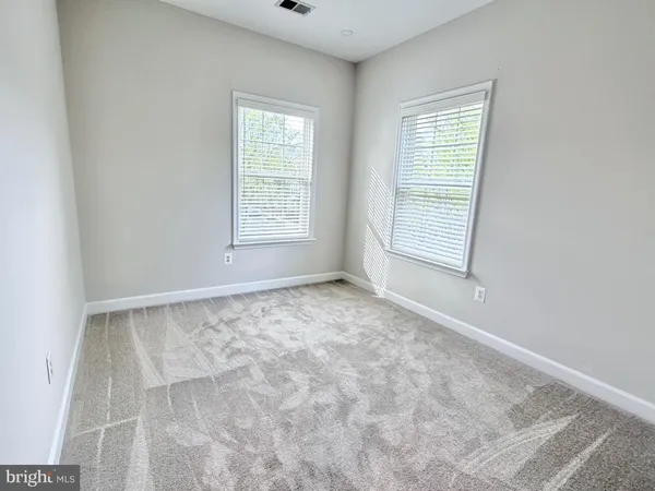 $3,600 | 300 Garden View Square, Rockville, MD 20850