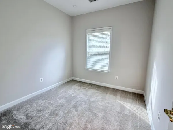 $3,600 | 300 Garden View Square, Rockville, MD 20850
