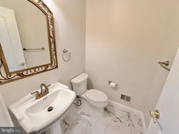 $3,600 | 300 Garden View Square, Rockville, MD 20850