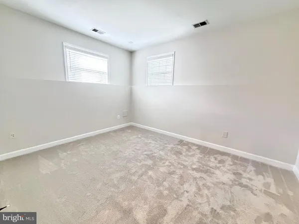 $3,600 | 300 Garden View Square, Rockville, MD 20850