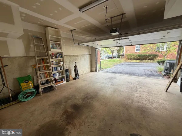 $3,600 | 300 Garden View Square, Rockville, MD 20850