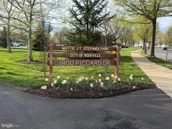 $3,600 | 300 Garden View Square, Rockville, MD 20850