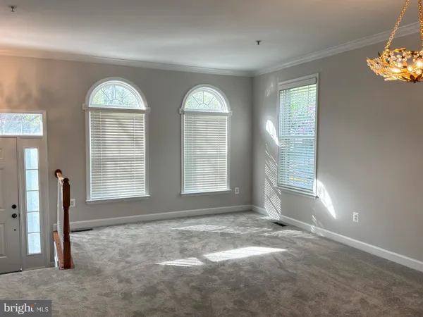 $3,600 | 300 Garden View Square, Rockville, MD 20850