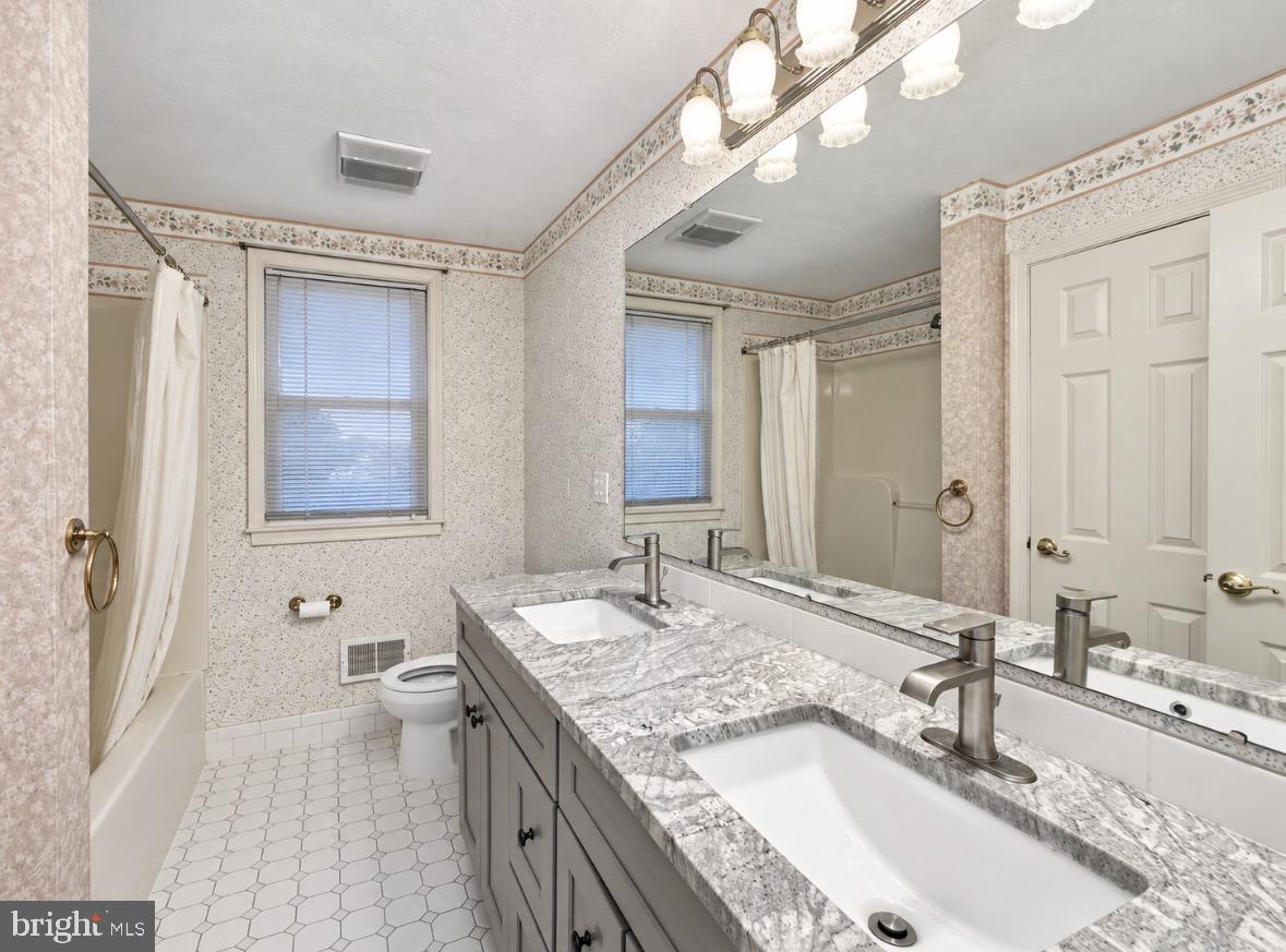 3 Stonebridge Road Cherry Hill, NJ 08003 - Photo 27 of 37 Common bathroom