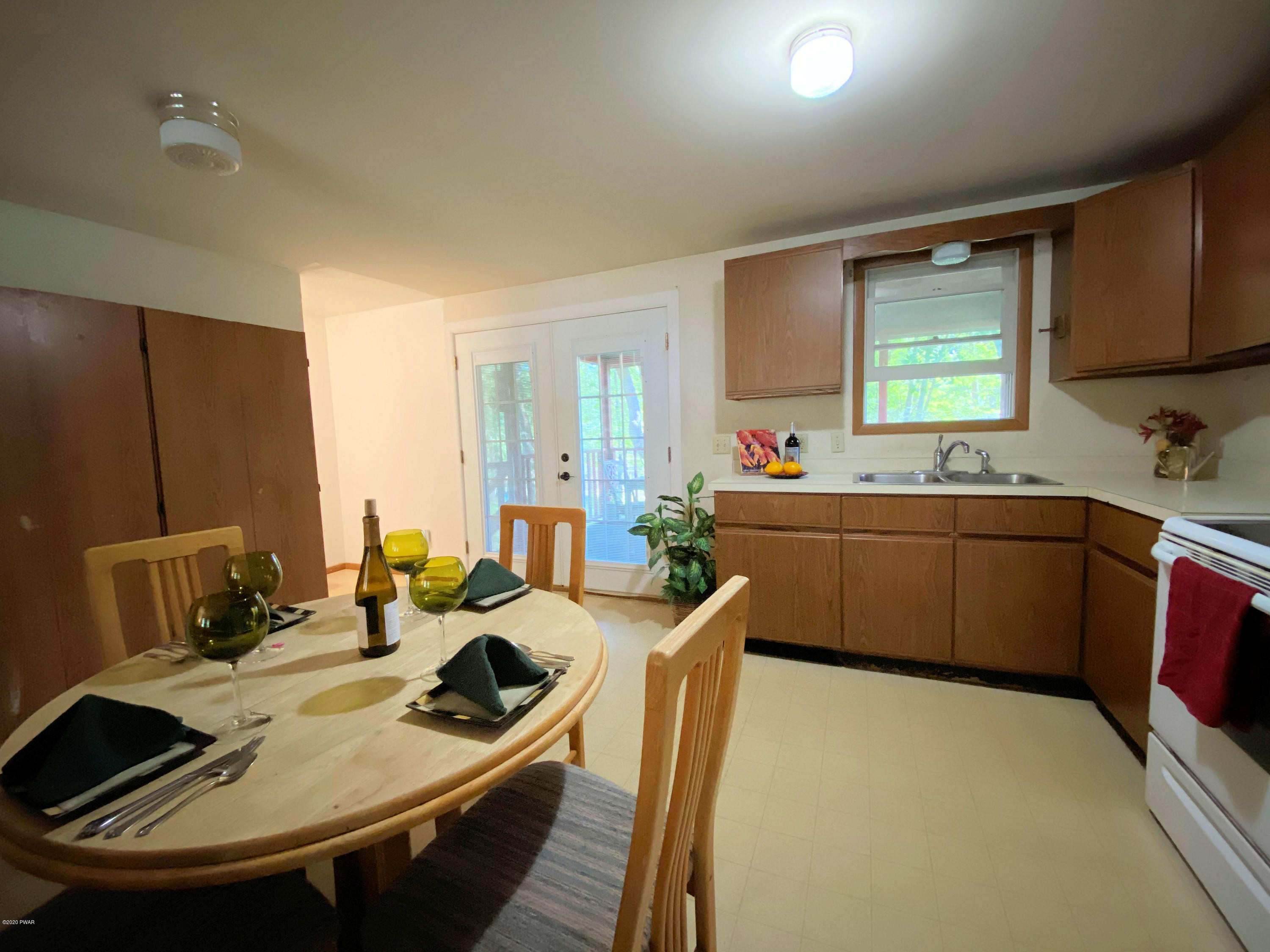 127 Rodeo Drive Hawley, PA 18428 - Photo 4 of 40 4 Eat in Kitchen View 3